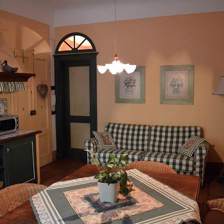 Il Nido Di Tosca Apartment Лука Екстериор снимка