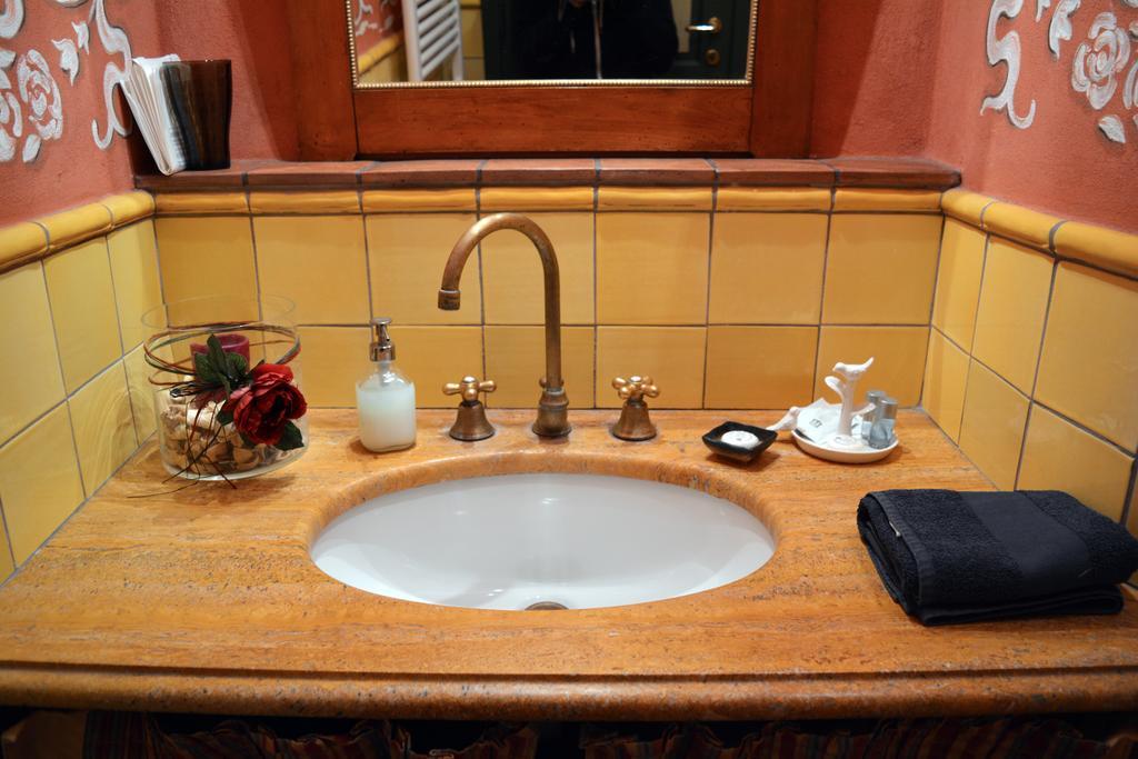 Il Nido Di Tosca Apartment Лука Екстериор снимка